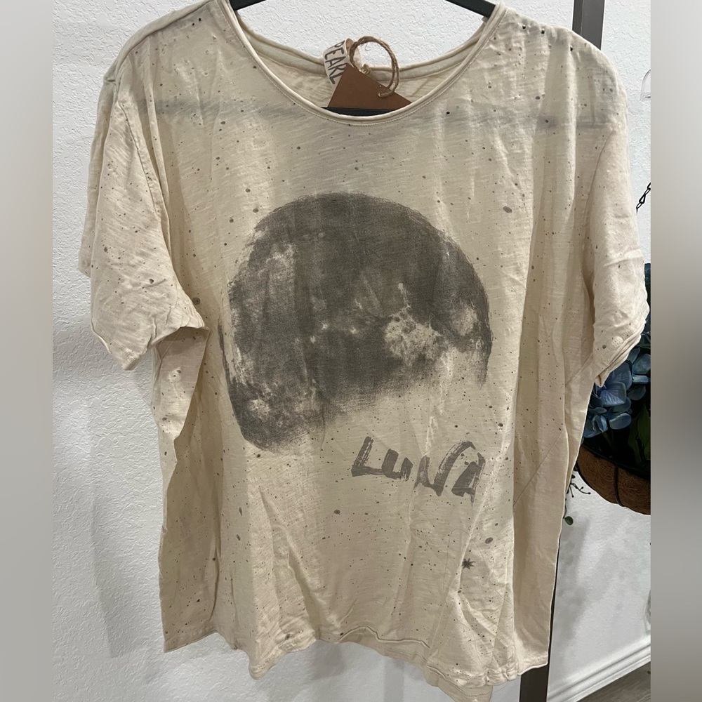 Magnolia Pearl Beige Moonlight T-Shirt (item B16.2)